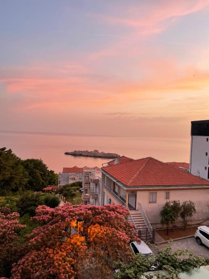 Sea View Apartment Sveti Stefan Ngoại thất bức ảnh